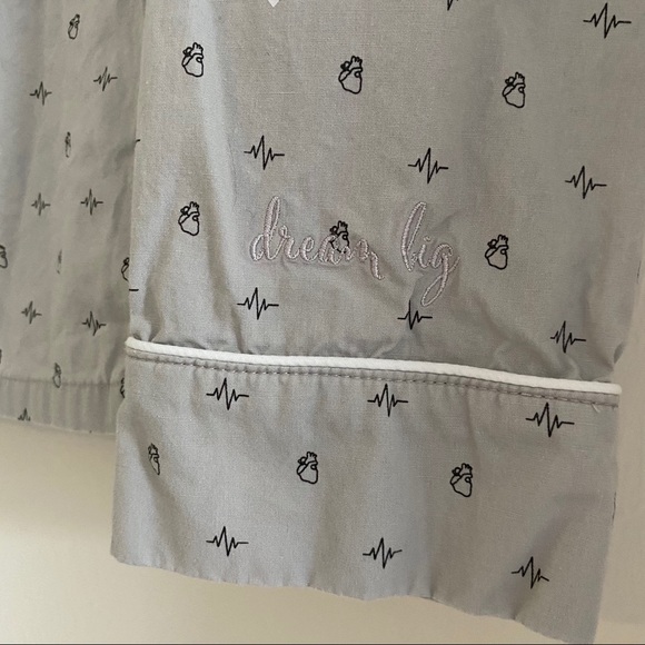 FIGS Grey Heartbeat PJ Top 🫀🩺 - Picture 4 of 6